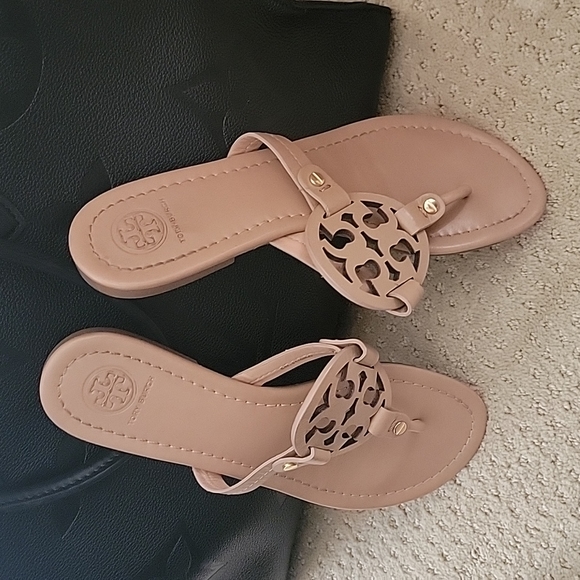 Tory Burch sandals Black and Tan size 8 - Picture 2 of 8